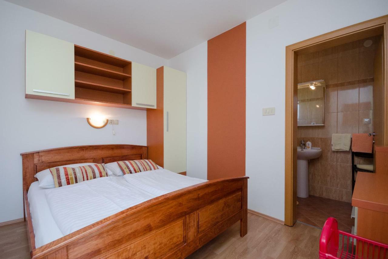 Apartments Mirjana Lopar Exterior photo