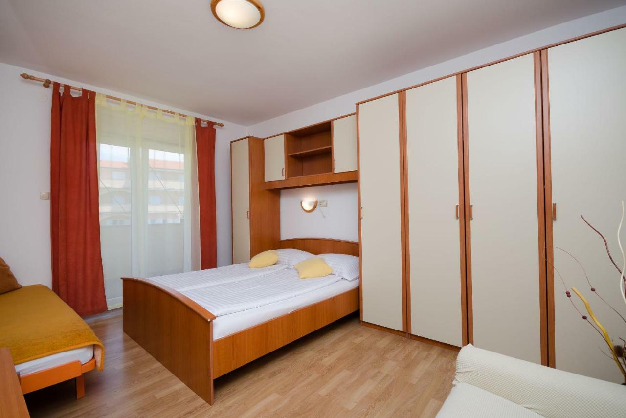 Apartments Mirjana Lopar Exterior photo