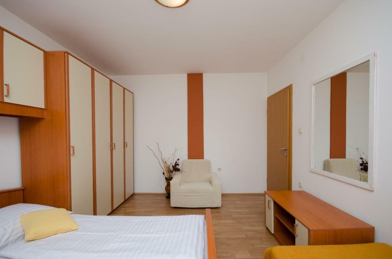 Apartments Mirjana Lopar Exterior photo